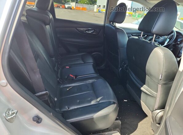 JN8AT2MT3JW459649 2018 NISSAN ROGUE Silver Հետևի նստատեղերի տեսք