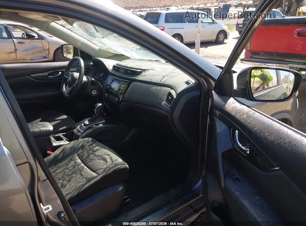 JN8AT2MT4HW137614 2017 NISSAN ROGUE Серый Вид салона спереди