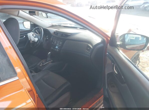 JN8AT2MT4HW388732 2017 NISSAN ROGUE Orange Вид салону спереду