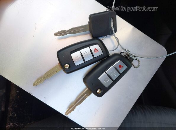 JN8AT2MT4HW391646 2017 NISSAN ROGUE Red Vista del salpicadero
