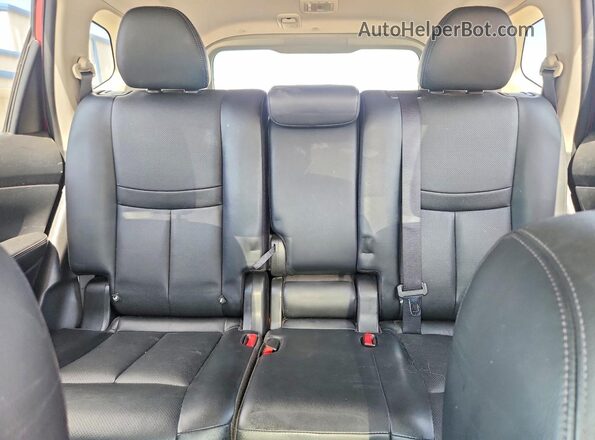 JN8AT2MT4HW393347 2017 NISSAN ROGUE Red Vista de los asientos traseros