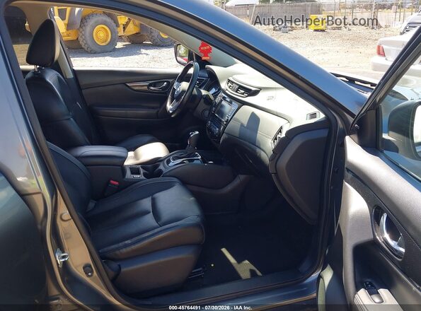 JN8AT2MT4JW464715 2018 NISSAN ROGUE Gray Widok wnętrza z przodu