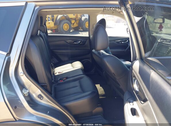 JN8AT2MT4JW464715 2018 NISSAN ROGUE Gray Widok naklejki z numerem VIN