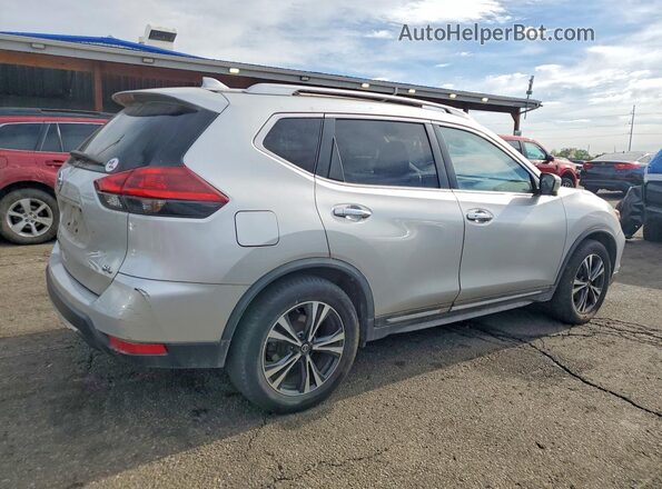 JN8AT2MT4JW465556 2018 NISSAN ROGUE Silver Trasero derecho
