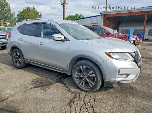 JN8AT2MT4JW465556 2018 NISSAN ROGUE Silver Delantero derecho