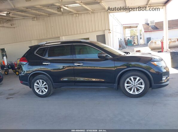JN8AT2MT5HW145575 2017 NISSAN ROGUE Black Вид задньої частини салону