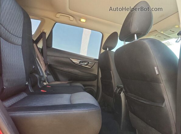 JN8AT2MT5HW399528 2017 NISSAN ROGUE Red Սալոնի հետևի տեսք