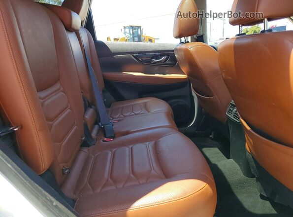 JN8AT2MT5JW468191 2018 NISSAN ROGUE Белый Вид задних сидений
