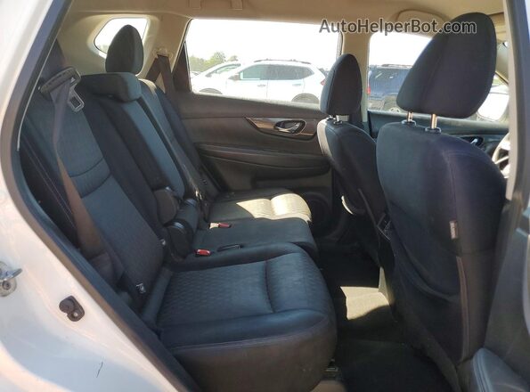 JN8AT2MT7HW132620 2017 NISSAN ROGUE Белый Вид задней части салона