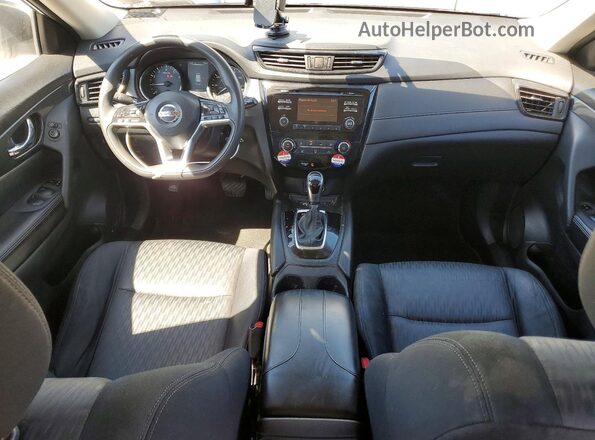 JN8AT2MT7HW132620 2017 NISSAN ROGUE Белый Вид панели приборов