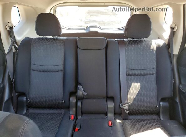 JN8AT2MT7HW132620 2017 NISSAN ROGUE Белый Вид задних сидений