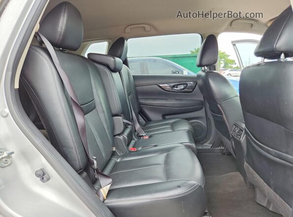 JN8AT2MT7JW463011 2018 NISSAN ROGUE Silver Вид задньої частини салону