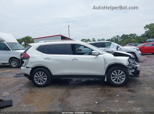 JN8AT2MT9LW017736 2020 NISSAN ROGUE White Widok wnętrza z tyłu