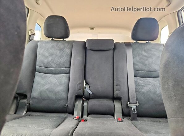 JN8AT2MV0GW142275 2016 NISSAN ROGUE Серебряный Вид задних сидений