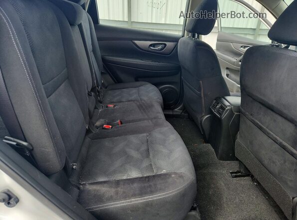 JN8AT2MV0GW142275 2016 NISSAN ROGUE Серебряный Вид задней части салона