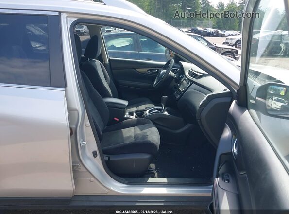 JN8AT2MV0GW146293 2016 NISSAN ROGUE Серебряный Вид салона спереди