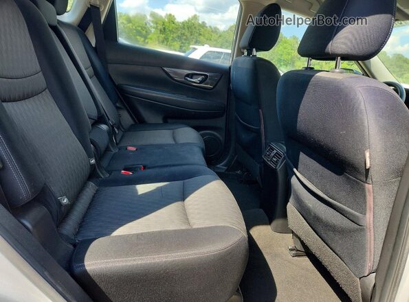 JN8AT2MV0HW259629 2017 NISSAN ROGUE Silver უკანა სალონის ხედი