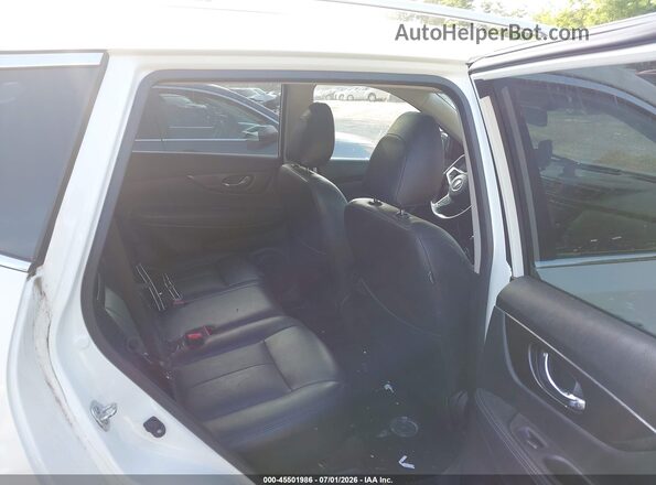 JN8AT2MV0JW349031 2018 NISSAN ROGUE White Vista de la etiqueta del VIN
