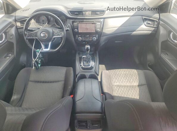 JN8AT2MV0KW385156 2019 NISSAN ROGUE Silver Widok deski rozdzielczej