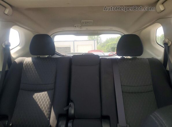 JN8AT2MV0KW385156 2019 NISSAN ROGUE Silver Widok tylnych siedzeń