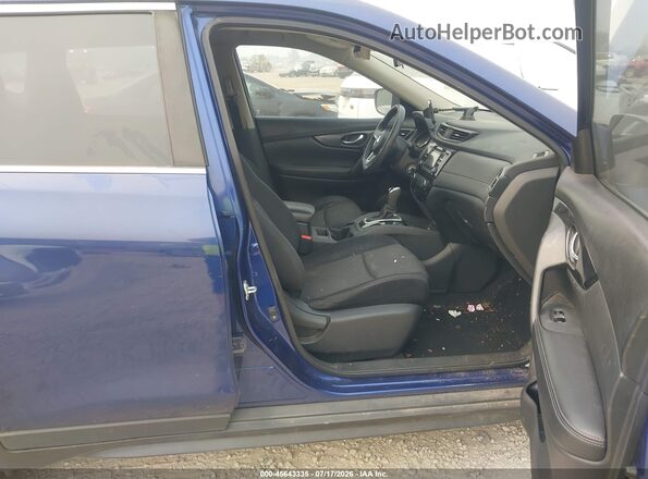 JN8AT2MV1HW000177 2017 NISSAN ROGUE Синий Вид салона спереди