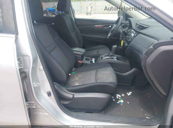 JN8AT2MV1HW262197 2017 NISSAN ROGUE Silver Front interior view