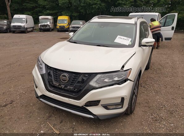 JN8AT2MV1JW307371 2018 NISSAN ROGUE White Widok z przodu