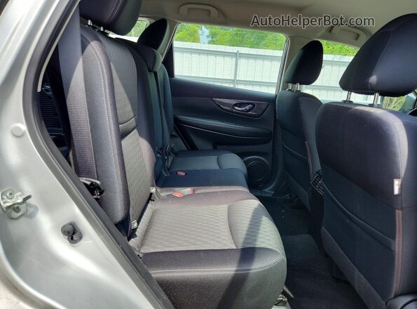 JN8AT2MV1JW329564 2018 NISSAN ROGUE Серебряный Вид задней части салона