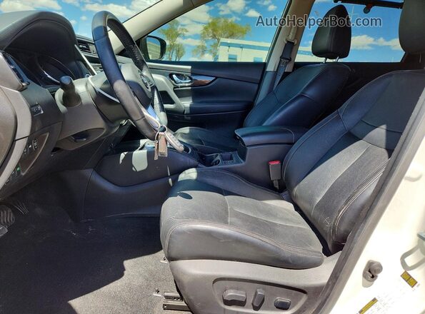 JN8AT2MV2HW014167 2017 NISSAN ROGUE White Вид салону спереду