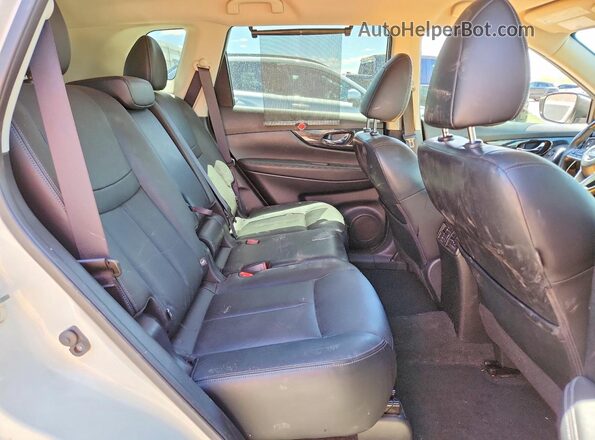 JN8AT2MV2HW014167 2017 NISSAN ROGUE White Вид задньої частини салону