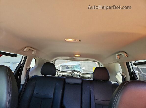 JN8AT2MV2HW014167 2017 NISSAN ROGUE White Вид задніх сидінь