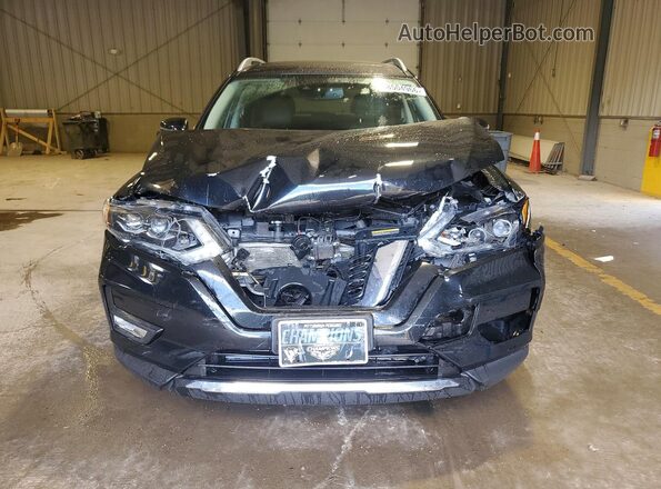 JN8AT2MV2JW324518 2018 NISSAN ROGUE Black Widok z przodu