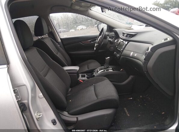 JN8AT2MV2LW136259 2020 NISSAN ROGUE Silver Front interior view