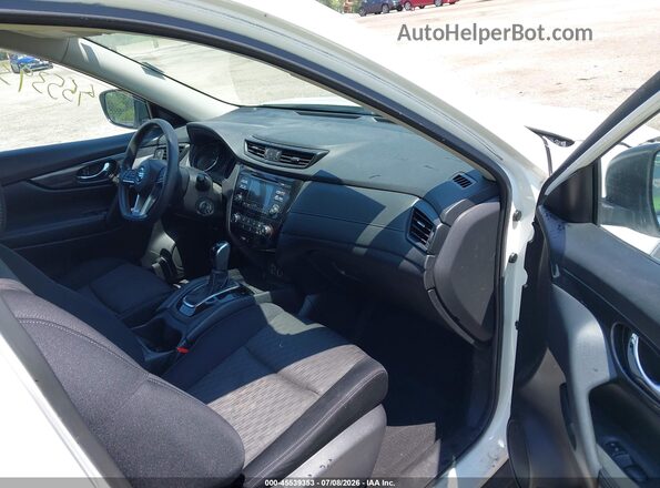 JN8AT2MV3HW004327 2017 NISSAN ROGUE Белый Вид салона спереди