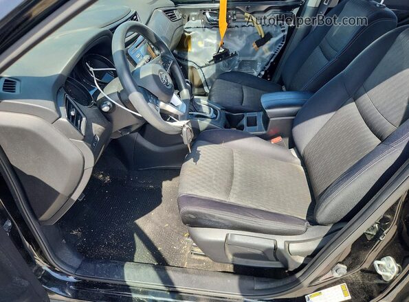 JN8AT2MV3HW278174 2017 NISSAN ROGUE Black Widok wnętrza z przodu