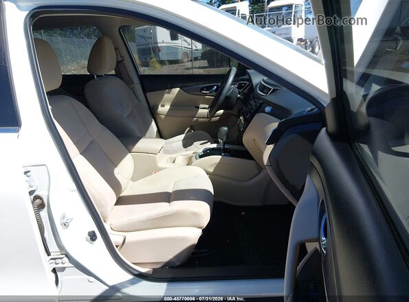JN8AT2MV5GW136083 2016 NISSAN ROGUE White Widok wnętrza z przodu