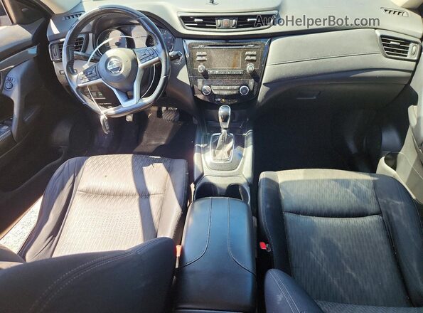 JN8AT2MV5HW025468 2017 NISSAN ROGUE Black წინა პანელის ხედი