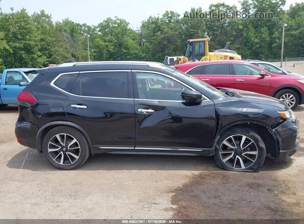 JN8AT2MV5HW278676 2017 NISSAN ROGUE Черный Вид задней части салона