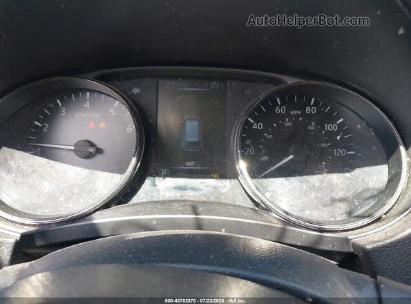 JN8AT2MV6HW280680 2017 NISSAN ROGUE White Հետևի նստատեղերի տեսք
