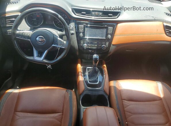 JN8AT2MV7HW278064 2017 NISSAN ROGUE Red წინა პანელის ხედი