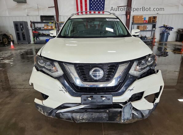 JN8AT2MV7JW306631 2018 NISSAN ROGUE White Widok z przodu