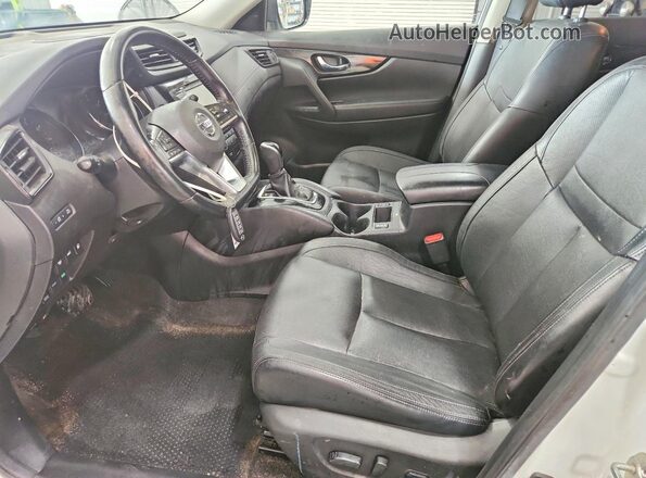 JN8AT2MV7JW306631 2018 NISSAN ROGUE White Widok wnętrza z przodu
