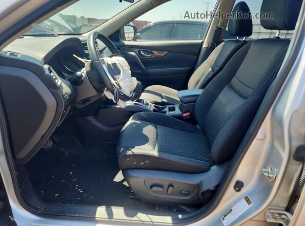 JN8AT2MV7LW120977 2020 NISSAN ROGUE Серебряный Вид салона спереди