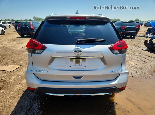 JN8AT2MV7LW120977 2020 NISSAN ROGUE Серебряный Вид сзади