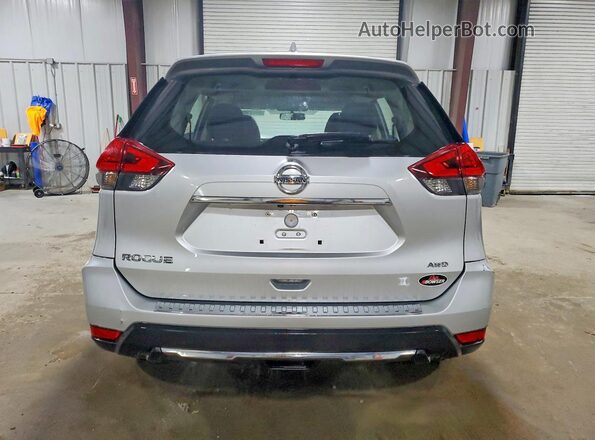 JN8AT2MV8HW003593 2017 NISSAN ROGUE Silver უკანა ხედი