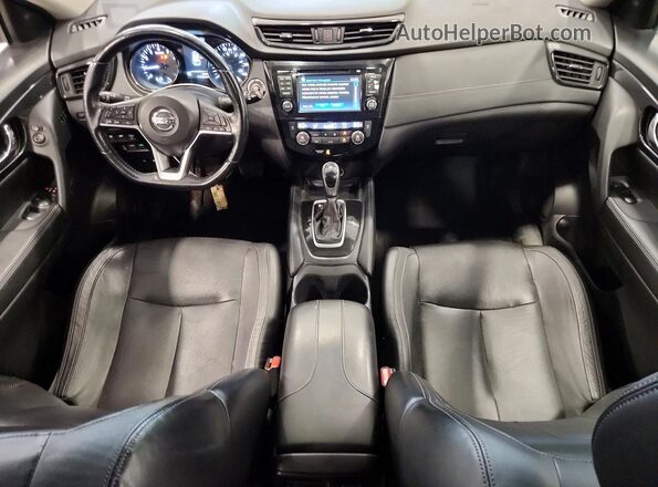 JN8AT2MV8HW250175 2017 NISSAN ROGUE Черный Вид панели приборов
