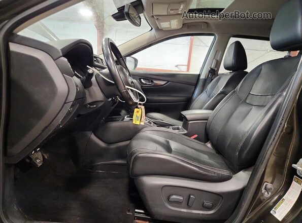 JN8AT2MV8HW250175 2017 NISSAN ROGUE Черный Вид салона спереди