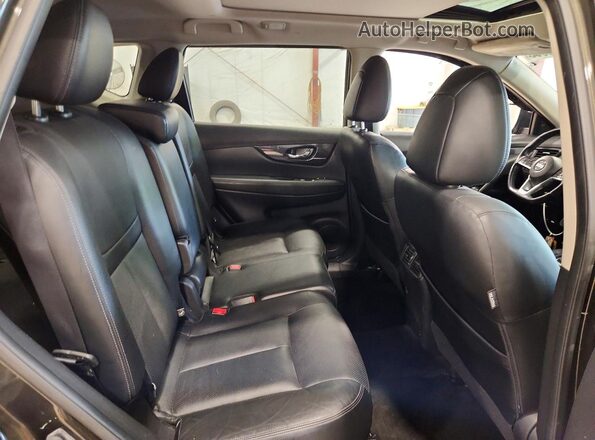 JN8AT2MV8HW250175 2017 NISSAN ROGUE Черный Вид задней части салона