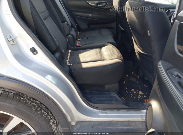JN8AT2MV8HW258440 2017 NISSAN ROGUE Silver VIN կոդի պիտակի տեսք