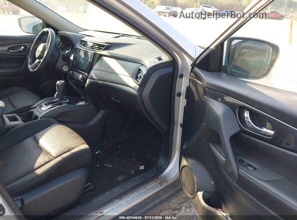 JN8AT2MV8HW258440 2017 NISSAN ROGUE Silver Սալոնի դիմացի տեսք